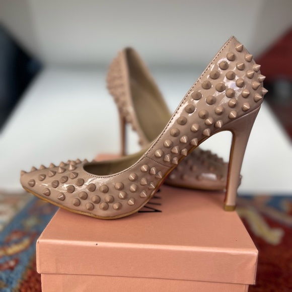 Christian Louboutin Pigalle Spikes Pointed Toe Pumps in Nude Patent Leather - Picture 5 of 9